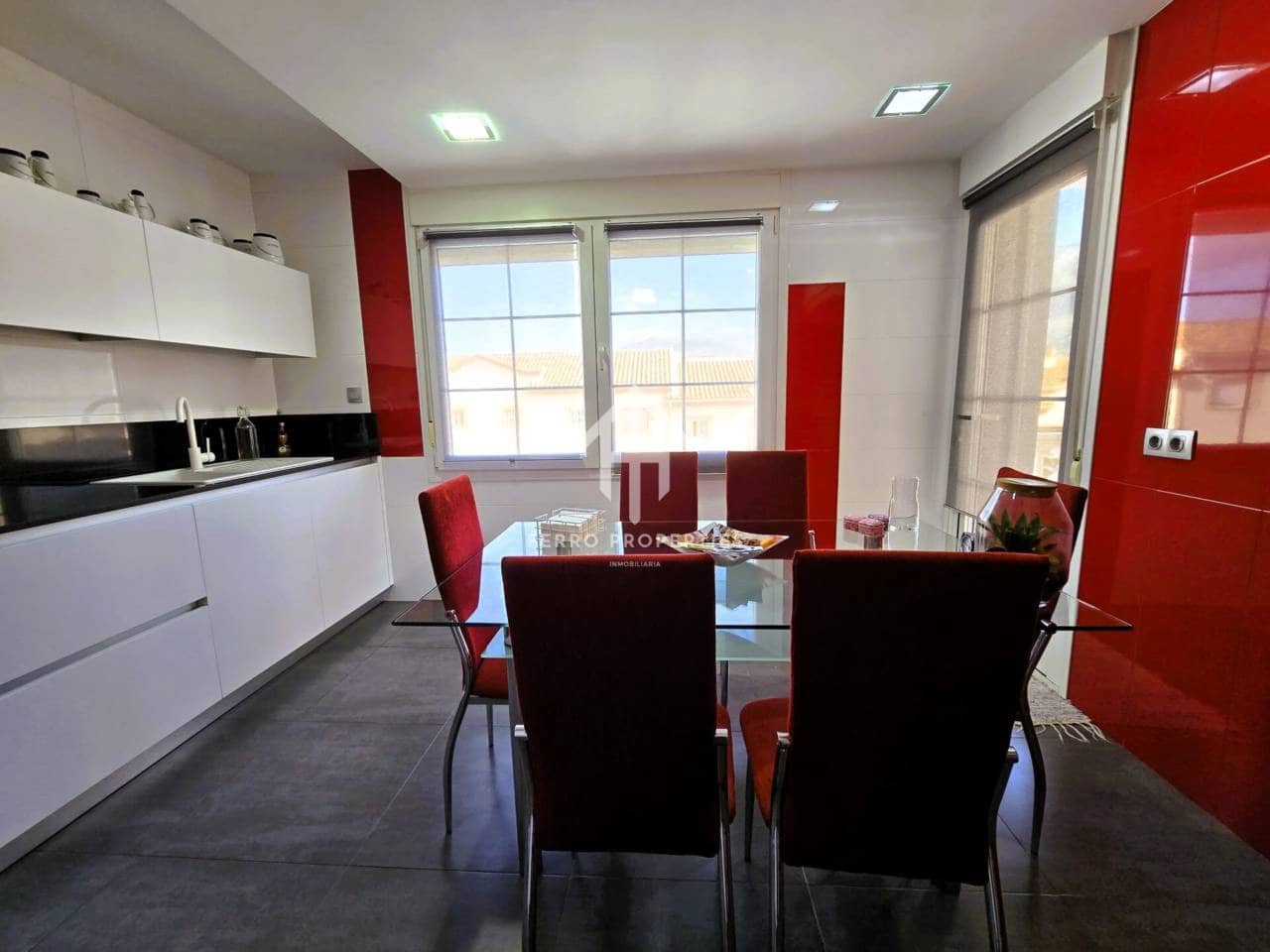 4 soveværelse Villa til salg i Loja med swimmingpool garage - € 275.000 (Ref: 9152613)