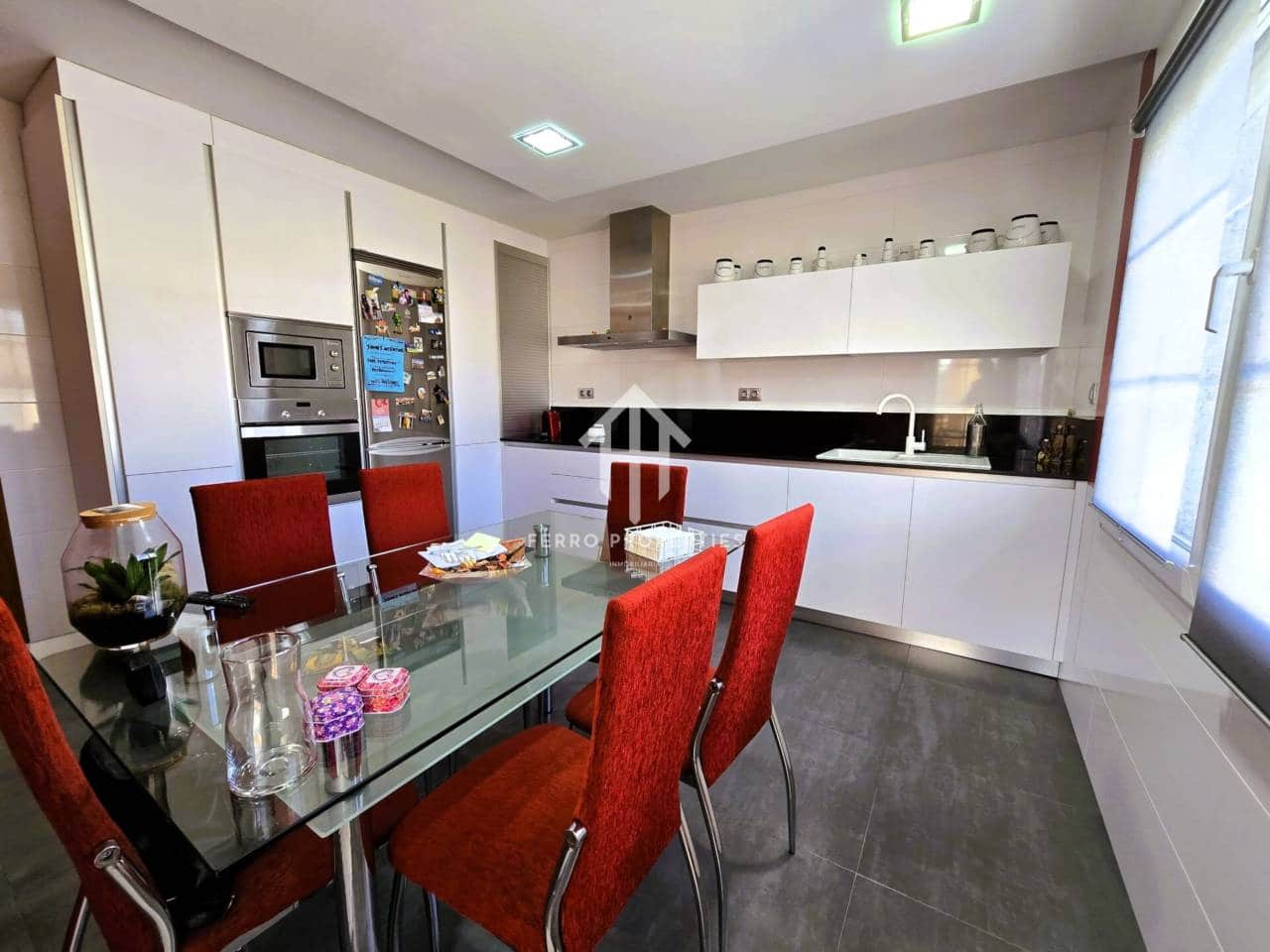 4 soveværelse Villa til salg i Loja med swimmingpool garage - € 275.000 (Ref: 9152613)