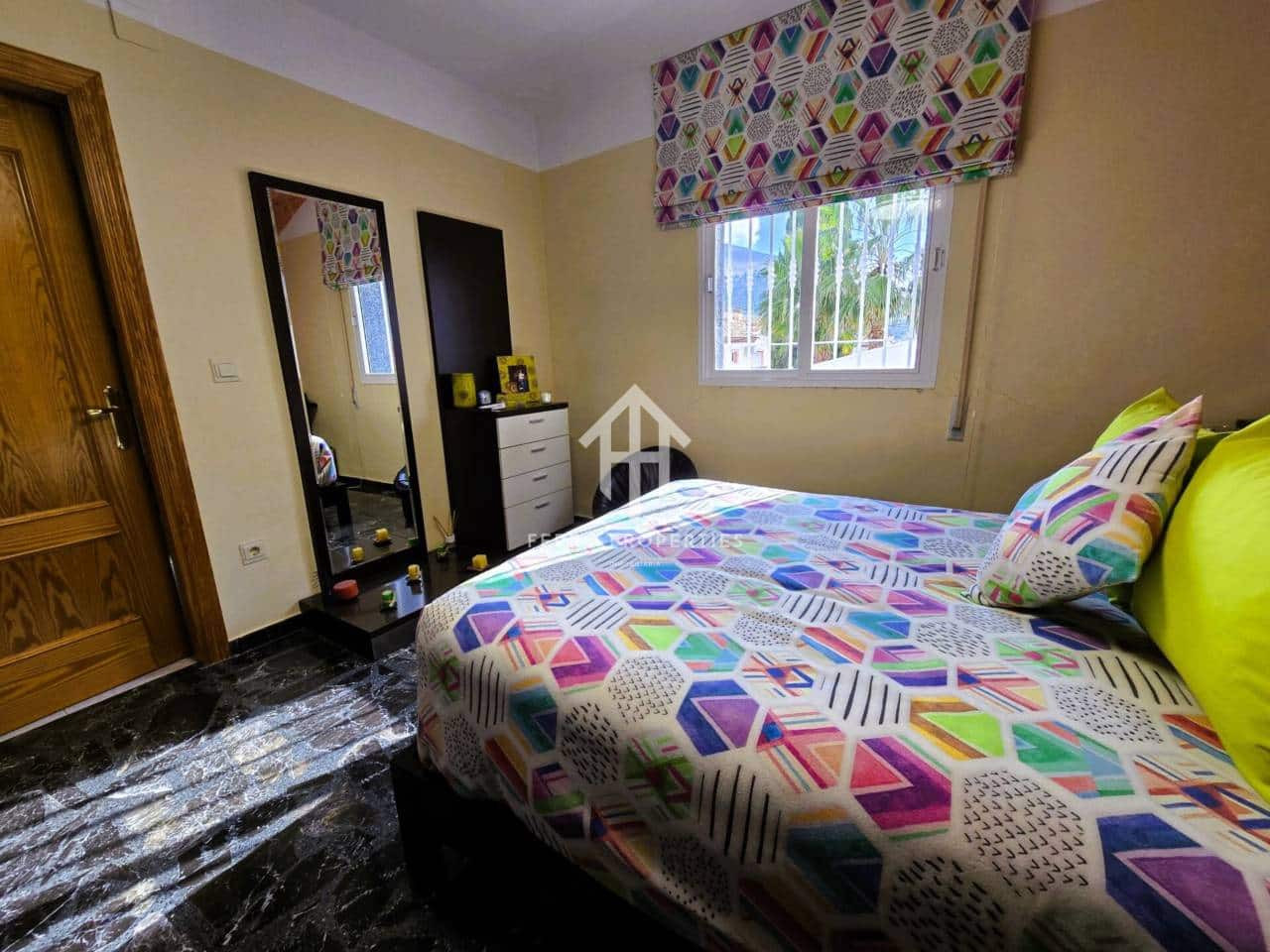 4 soveværelse Villa til salg i Loja med swimmingpool garage - € 275.000 (Ref: 9152613)