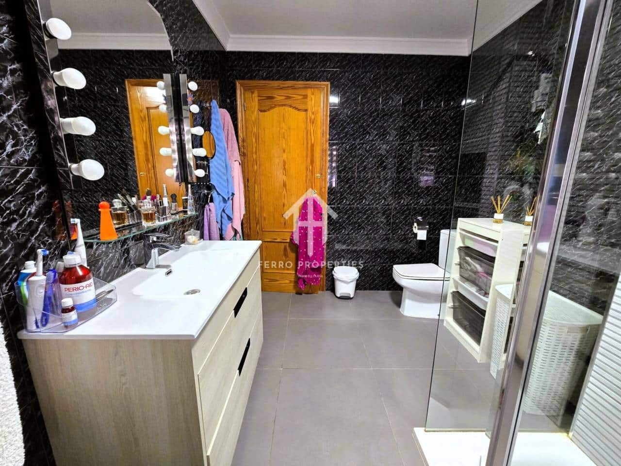 4 soveværelse Villa til salg i Loja med swimmingpool garage - € 275.000 (Ref: 9152613)