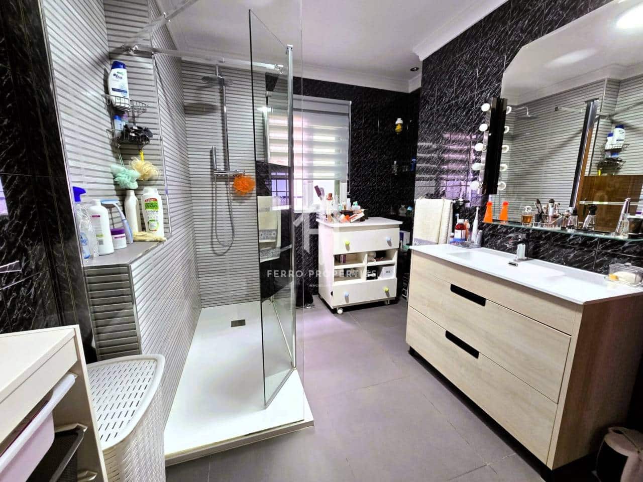 4 soveværelse Villa til salg i Loja med swimmingpool garage - € 275.000 (Ref: 9152613)