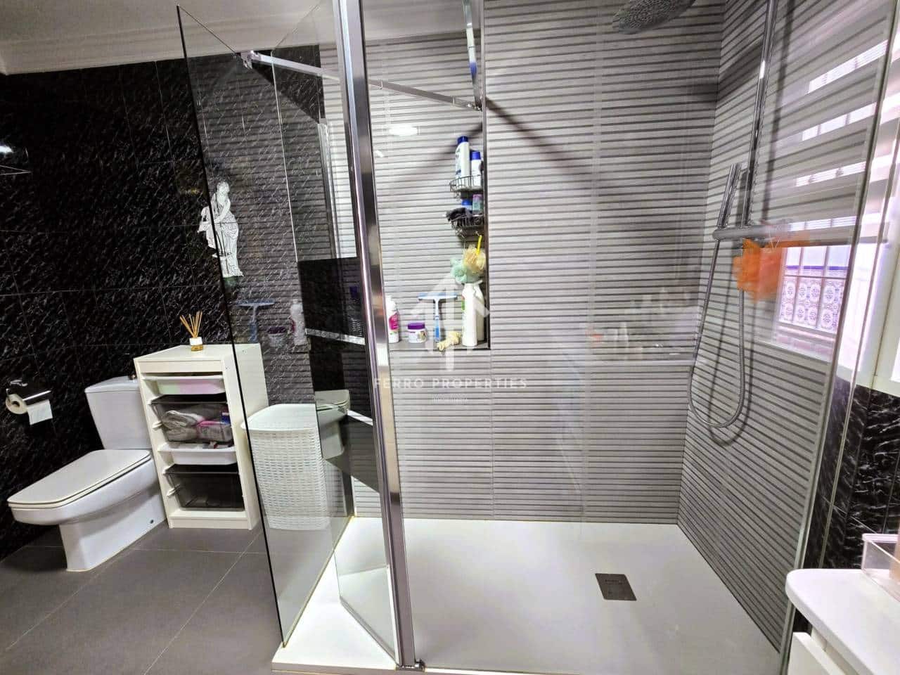 4 soveværelse Villa til salg i Loja med swimmingpool garage - € 275.000 (Ref: 9152613)