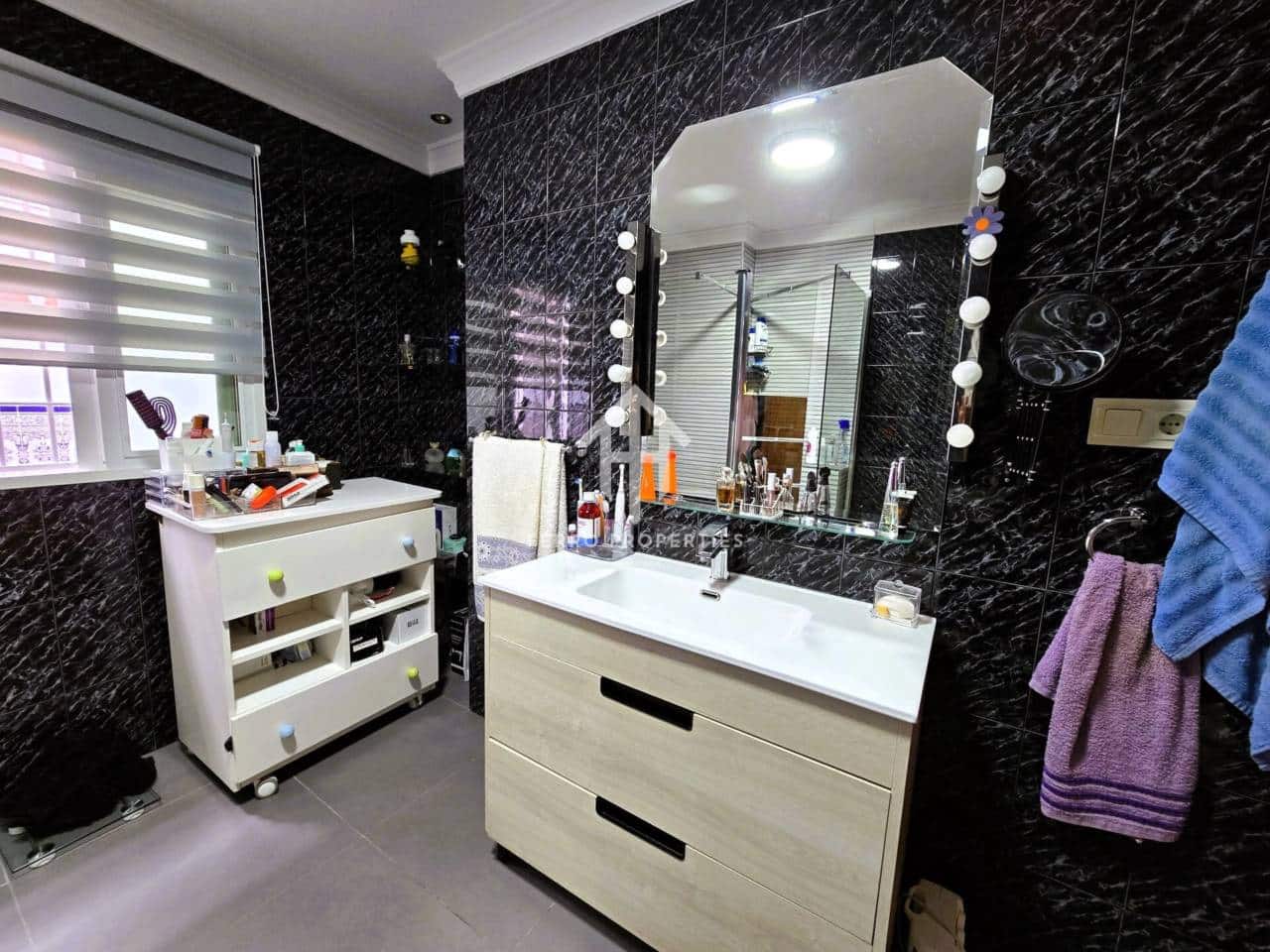 4 soveværelse Villa til salg i Loja med swimmingpool garage - € 275.000 (Ref: 9152613)