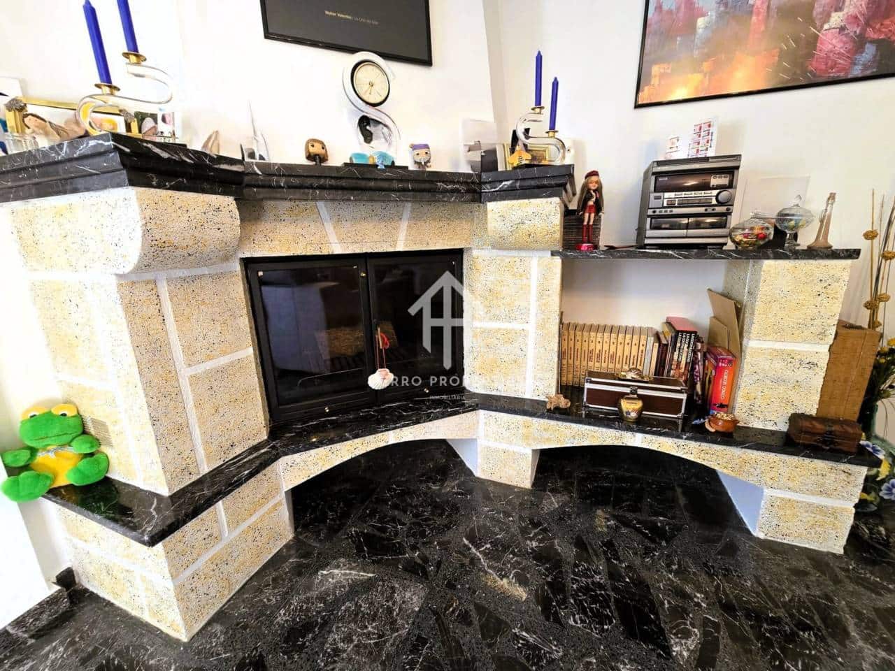 4 soveværelse Villa til salg i Loja med swimmingpool garage - € 275.000 (Ref: 9152613)