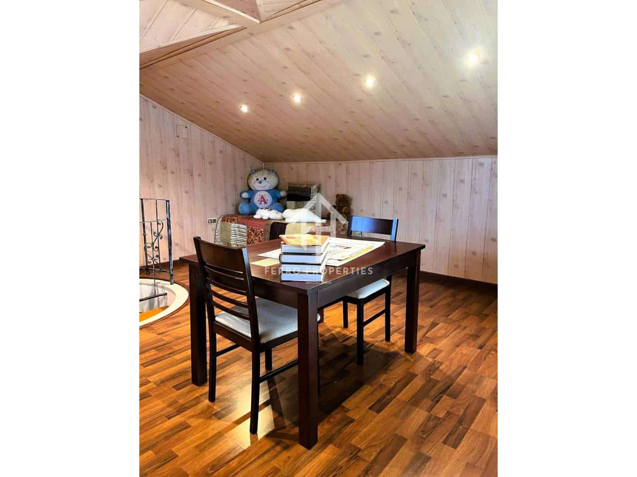 4 soveværelse Villa til salg i Loja med swimmingpool garage - € 275.000 (Ref: 9152613)