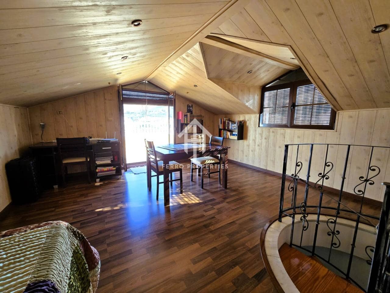 4 soveværelse Villa til salg i Loja med swimmingpool garage - € 275.000 (Ref: 9152613)