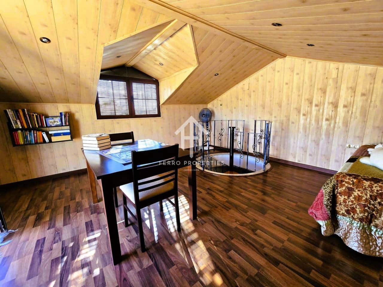 4 soveværelse Villa til salg i Loja med swimmingpool garage - € 275.000 (Ref: 9152613)