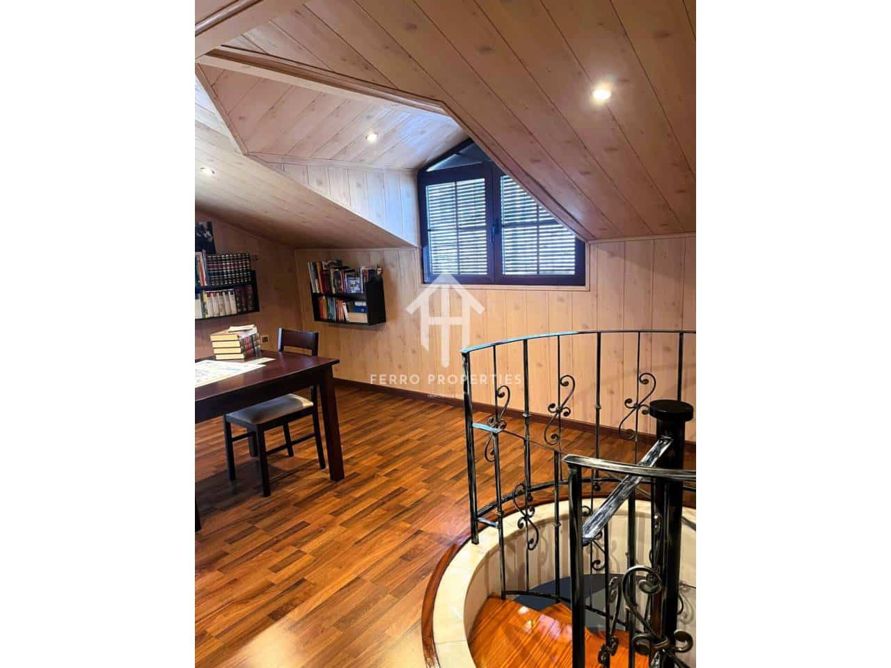 4 soveværelse Villa til salg i Loja med swimmingpool garage - € 275.000 (Ref: 9152613)