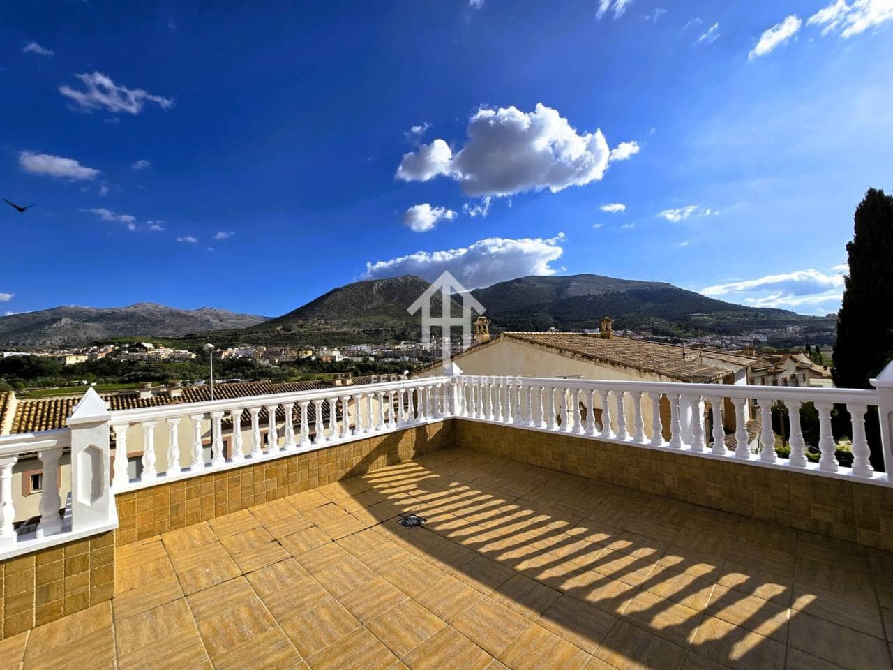 4 soveværelse Villa til salg i Loja med swimmingpool garage - € 275.000 (Ref: 9152613)