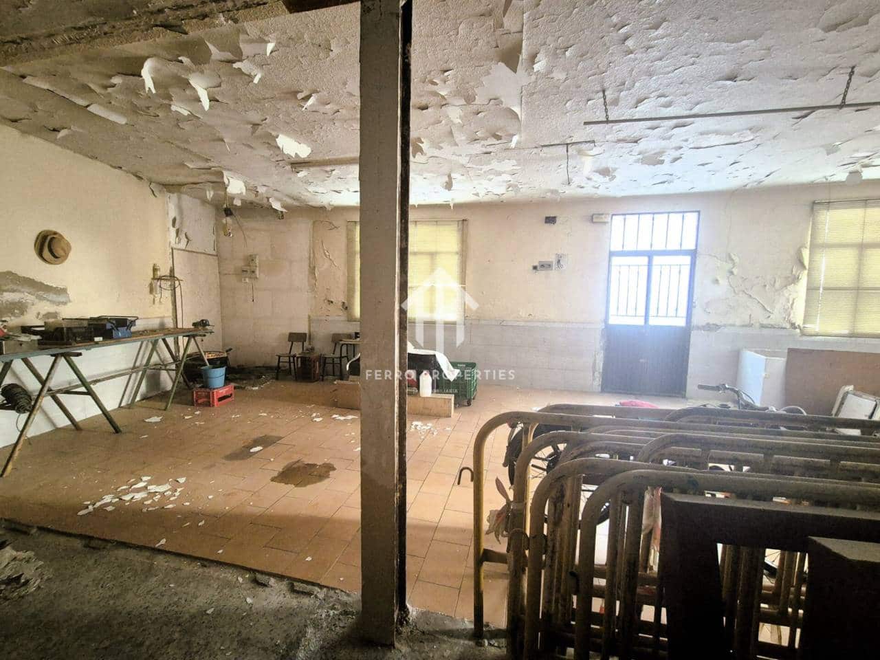 Kaupallinen myytävänä paikassa Loja mukana 
autotalli - 34 900 € (Ref: 9152614)