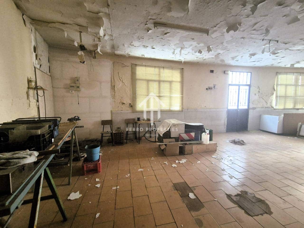 Kaupallinen myytävänä paikassa Loja mukana 
autotalli - 34 900 € (Ref: 9152614)