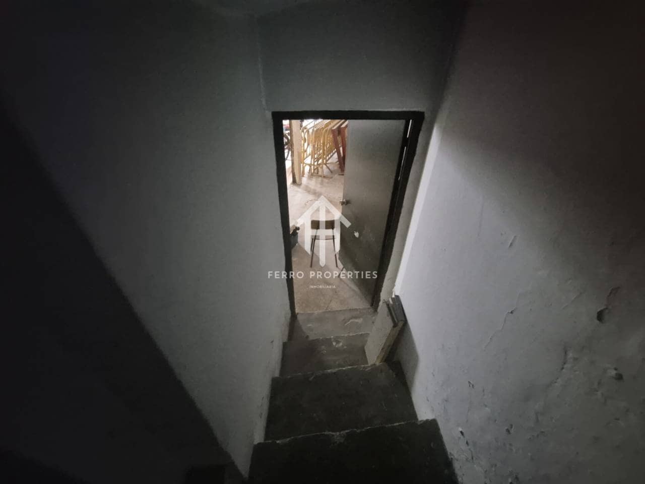 Kaupallinen myytävänä paikassa Loja mukana 
autotalli - 34 900 € (Ref: 9152614)