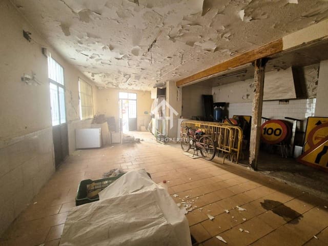 Kaupallinen myytävänä paikassa Loja mukana 
autotalli - 34 900 € (Ref: 9152614)