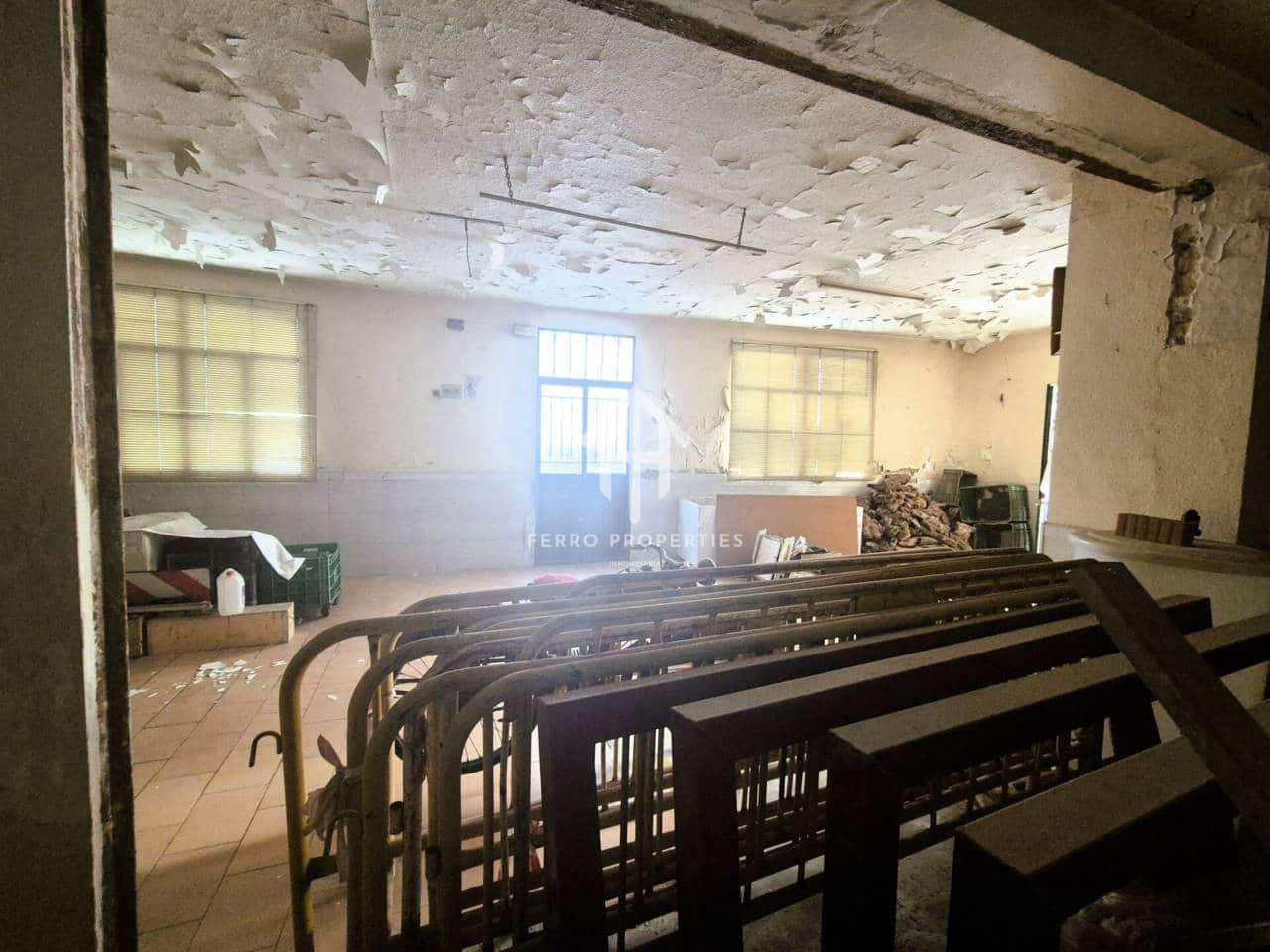 Kaupallinen myytävänä paikassa Loja mukana 
autotalli - 34 900 € (Ref: 9152614)