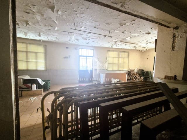 Kaupallinen myytävänä paikassa Loja mukana 
autotalli - 34 900 € (Ref: 9152614)