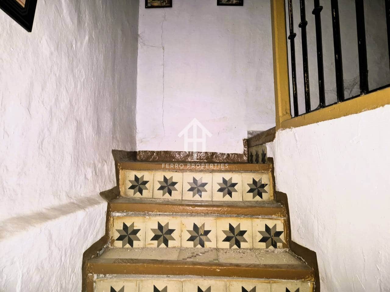 5 slaapkamer Huis te koop in Loja - € 69.900 (Ref: 9152619)