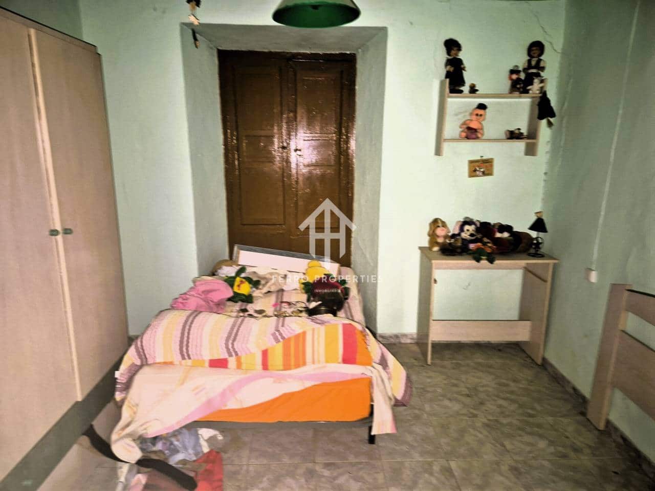 5 slaapkamer Huis te koop in Loja - € 69.900 (Ref: 9152619)