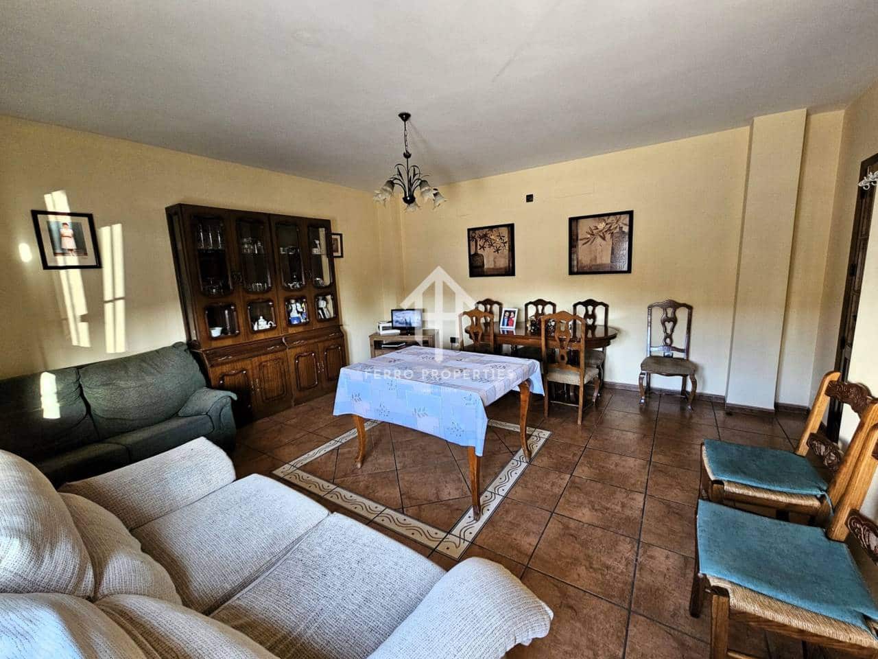 4 slaapkamer Appartement te koop in Loja met garage - € 124.900 (Ref: 9152623)