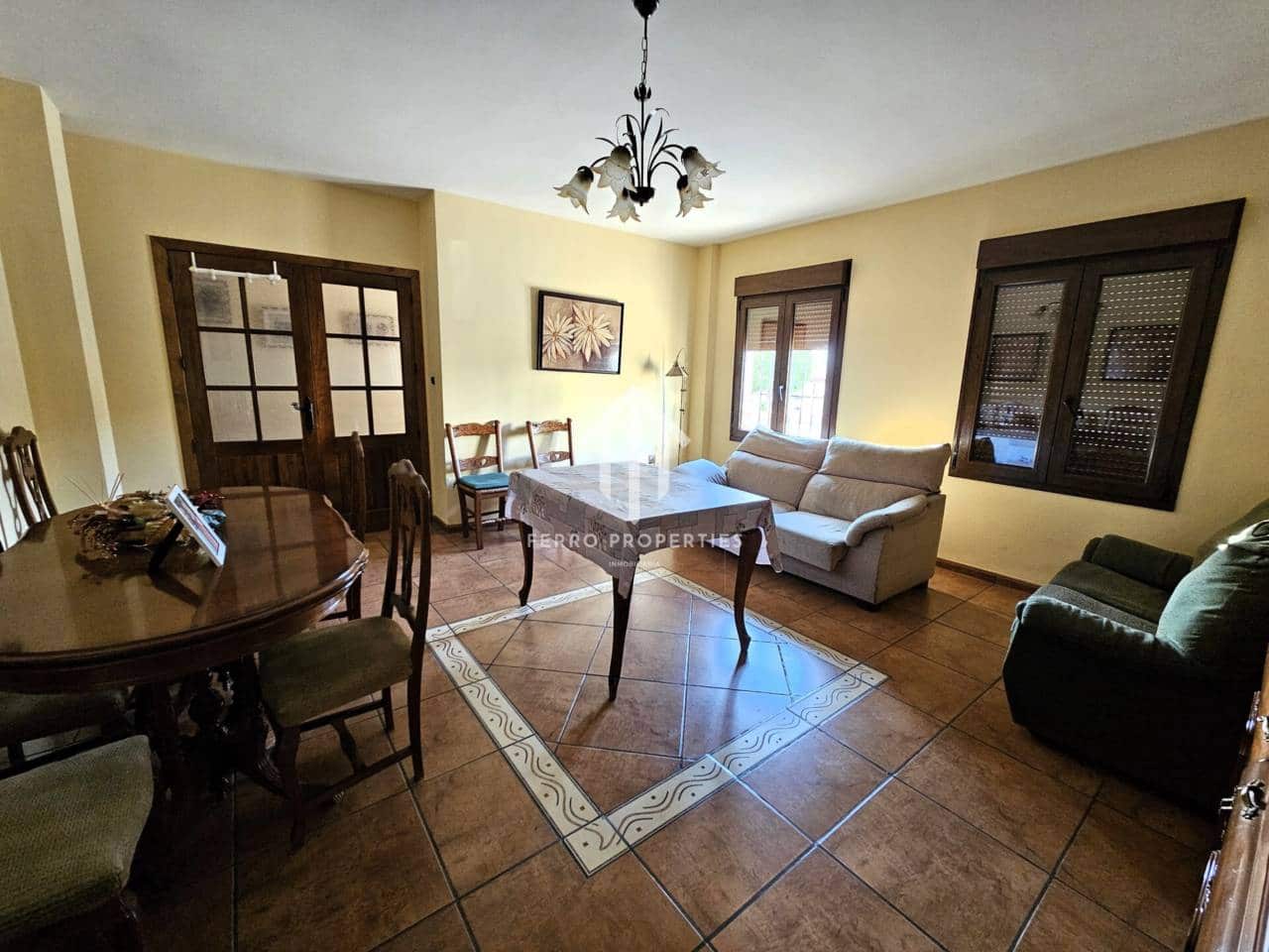 4 slaapkamer Appartement te koop in Loja met garage - € 124.900 (Ref: 9152623)