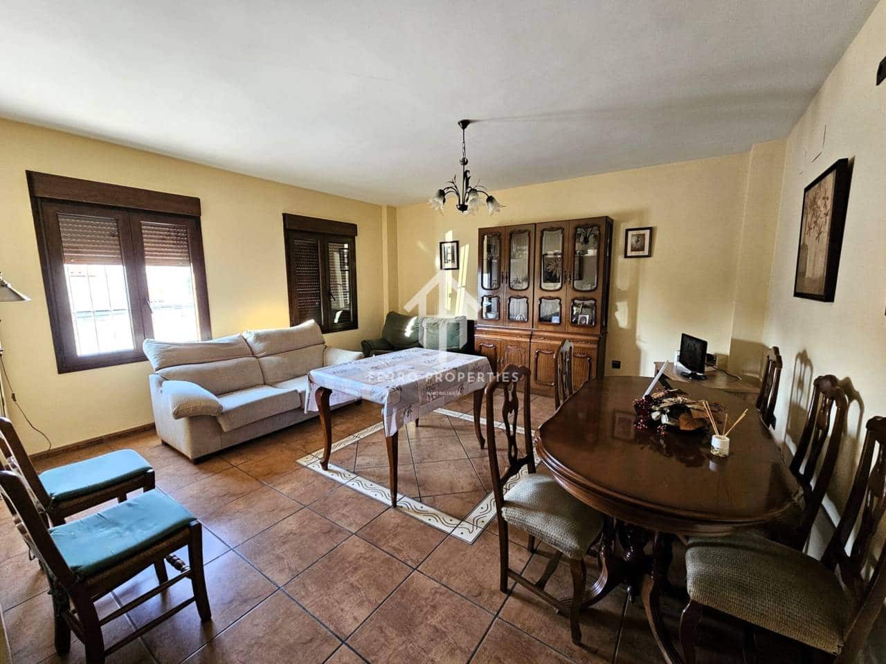 4 slaapkamer Appartement te koop in Loja met garage - € 124.900 (Ref: 9152623)