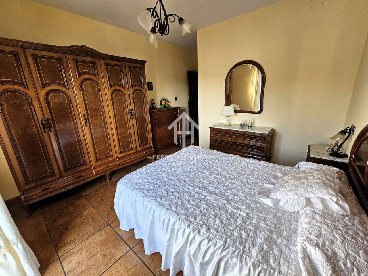 4 slaapkamer Appartement te koop in Loja met garage - € 124.900 (Ref: 9152623)