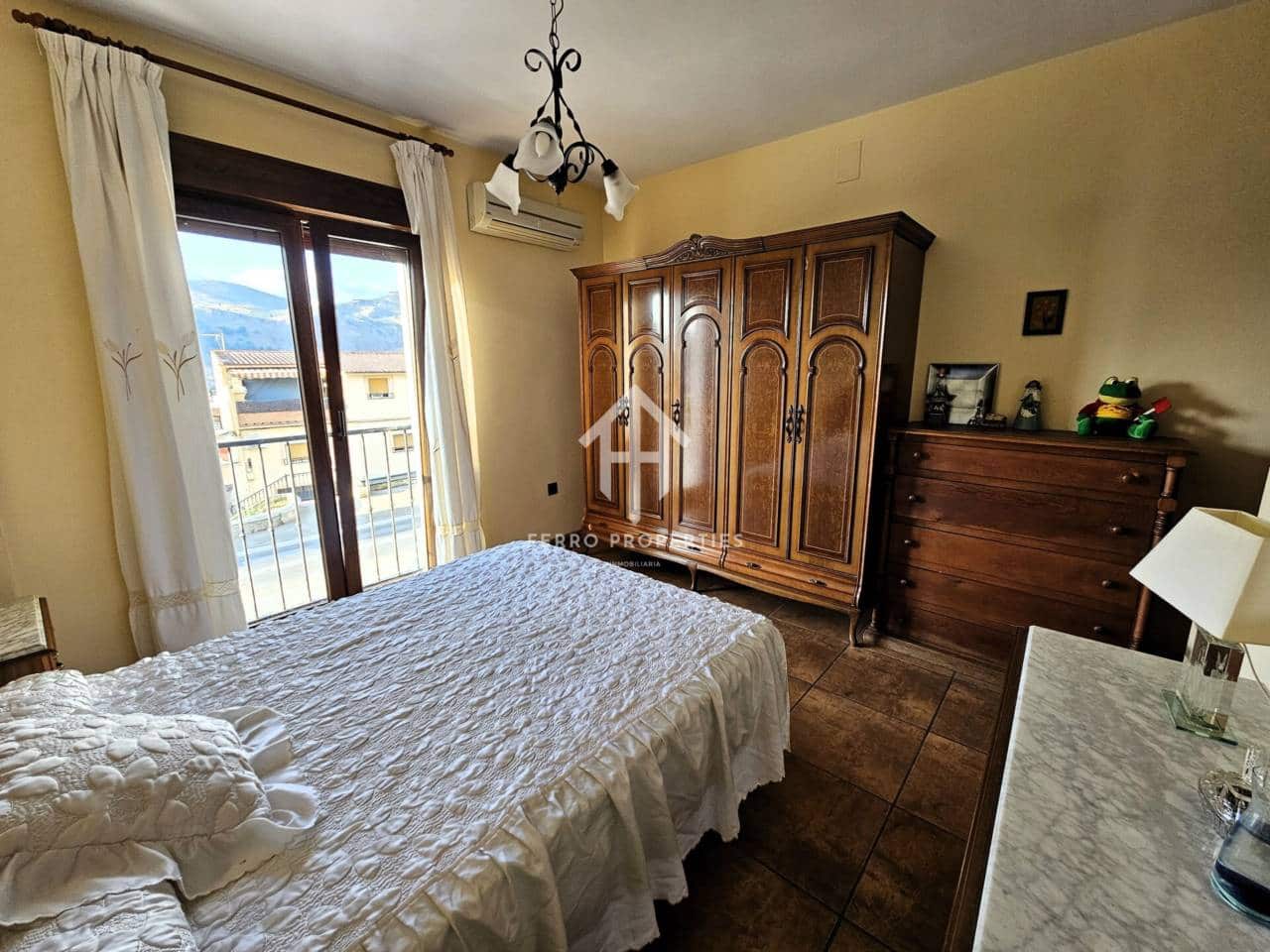 4 slaapkamer Appartement te koop in Loja met garage - € 124.900 (Ref: 9152623)