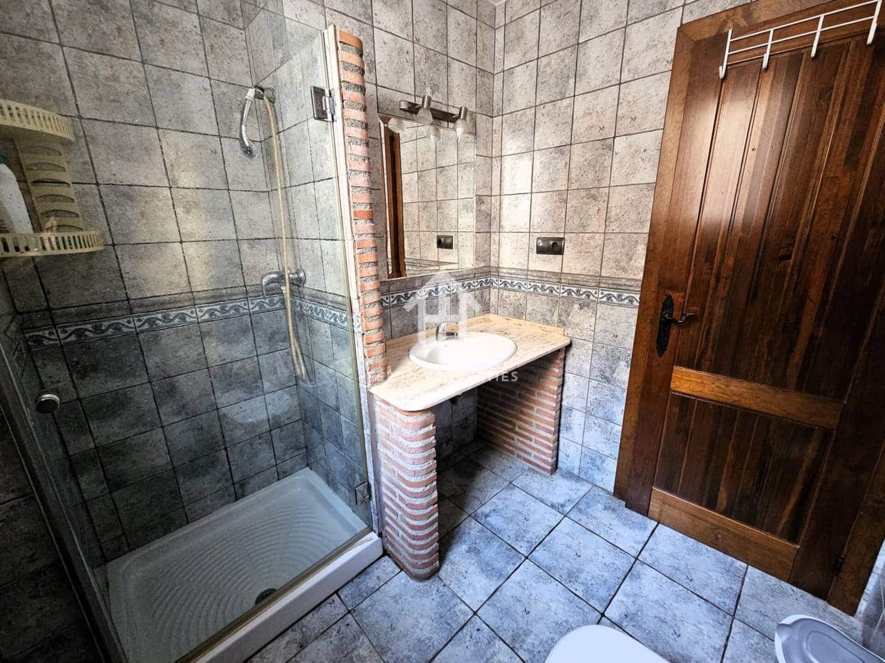 4 slaapkamer Appartement te koop in Loja met garage - € 124.900 (Ref: 9152623)