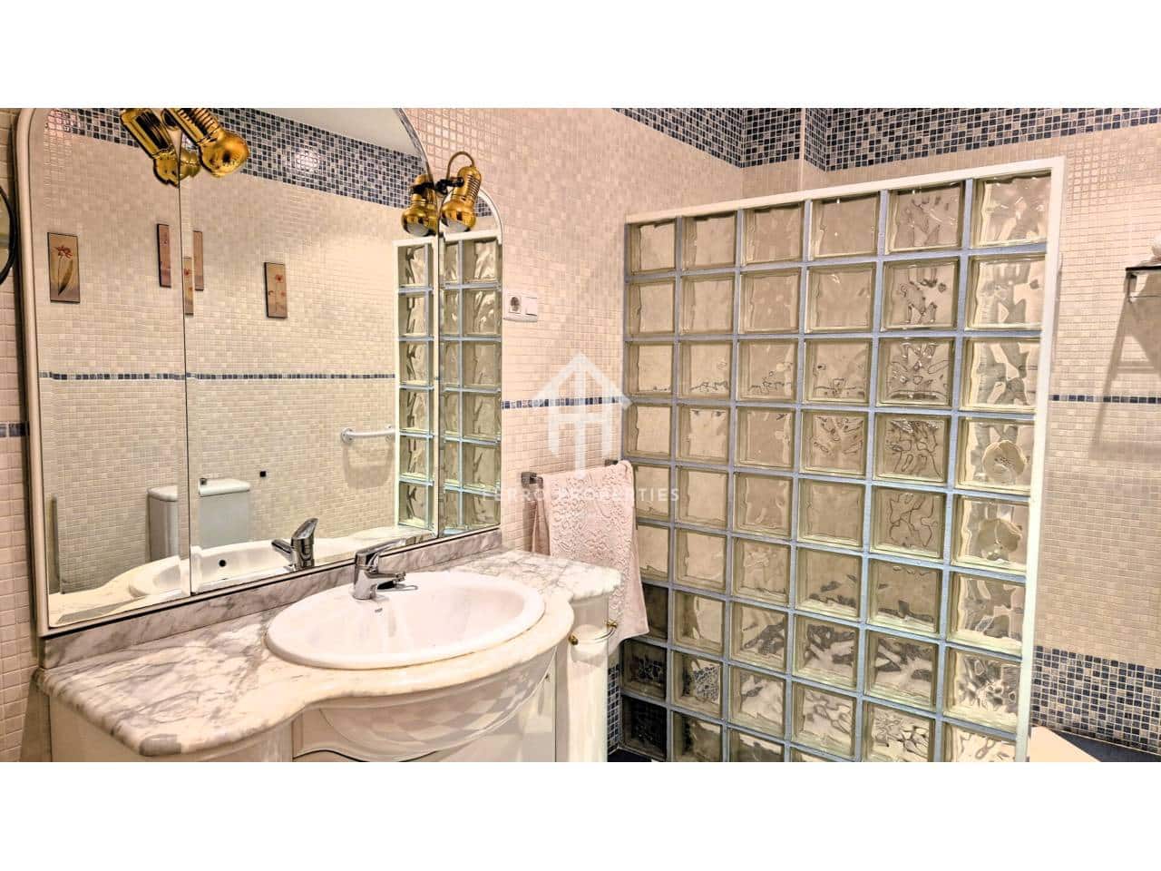 4 Zimmer Haus zu verkaufen in Loja mit Garage - 199.000 € (Ref: 9152625)