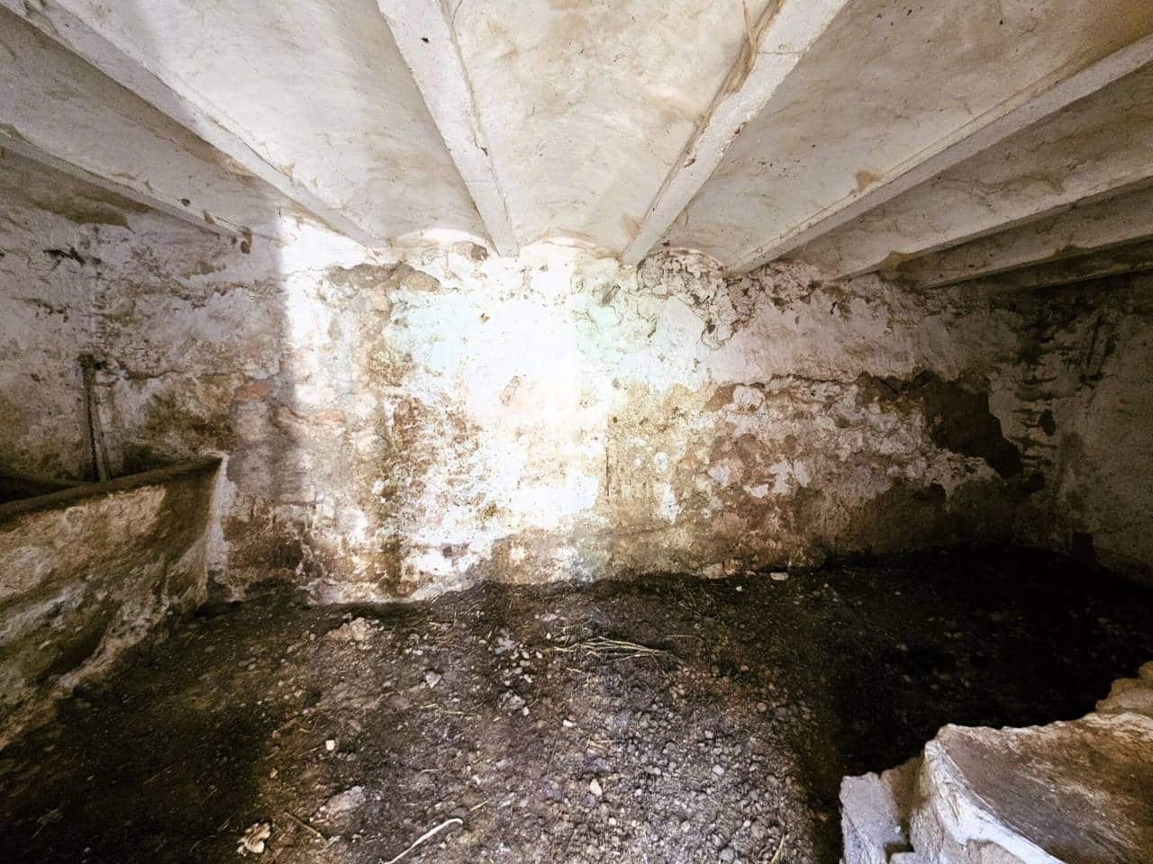 9 sypialnia Finka/Dom wiejski na sprzedaż w Loja - 78 900 € (Ref: 9152640)