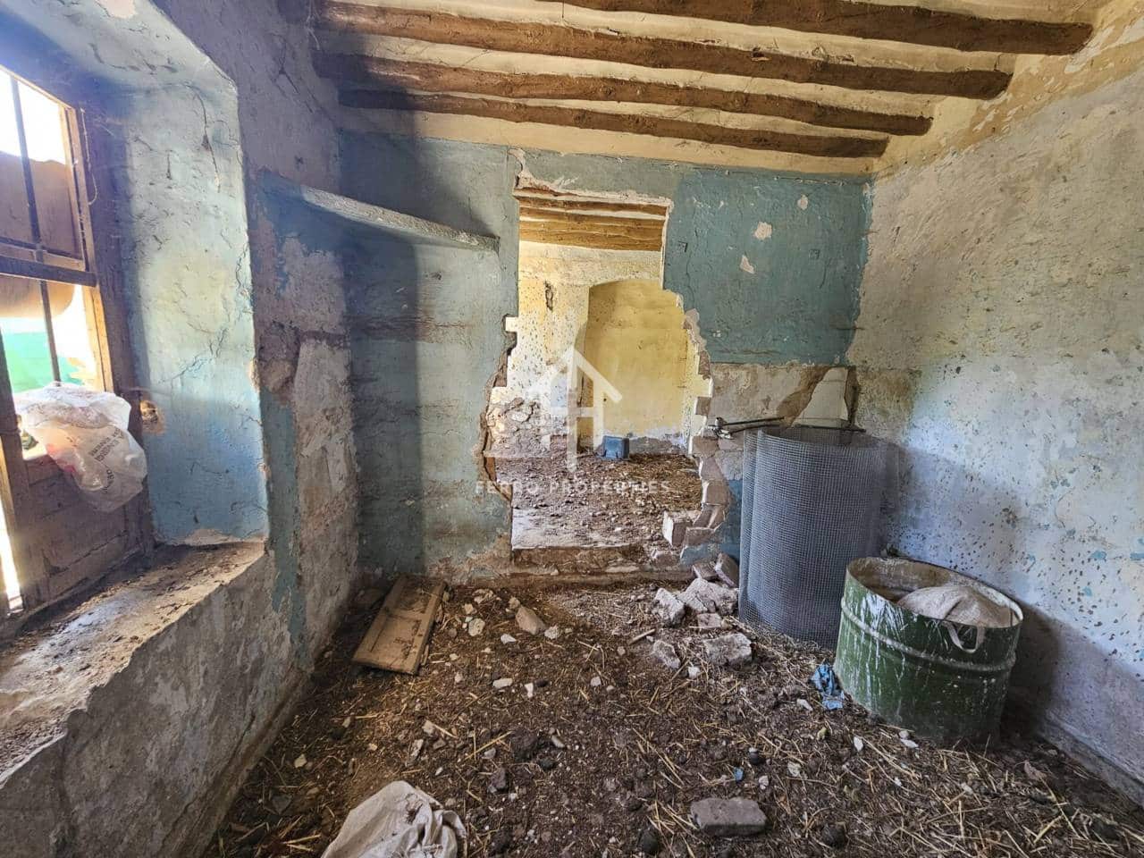 9 sypialnia Finka/Dom wiejski na sprzedaż w Loja - 78 900 € (Ref: 9152640)