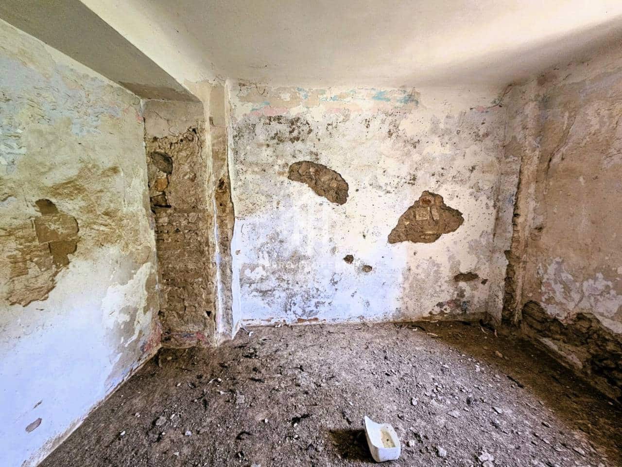 9 sypialnia Finka/Dom wiejski na sprzedaż w Loja - 78 900 € (Ref: 9152640)