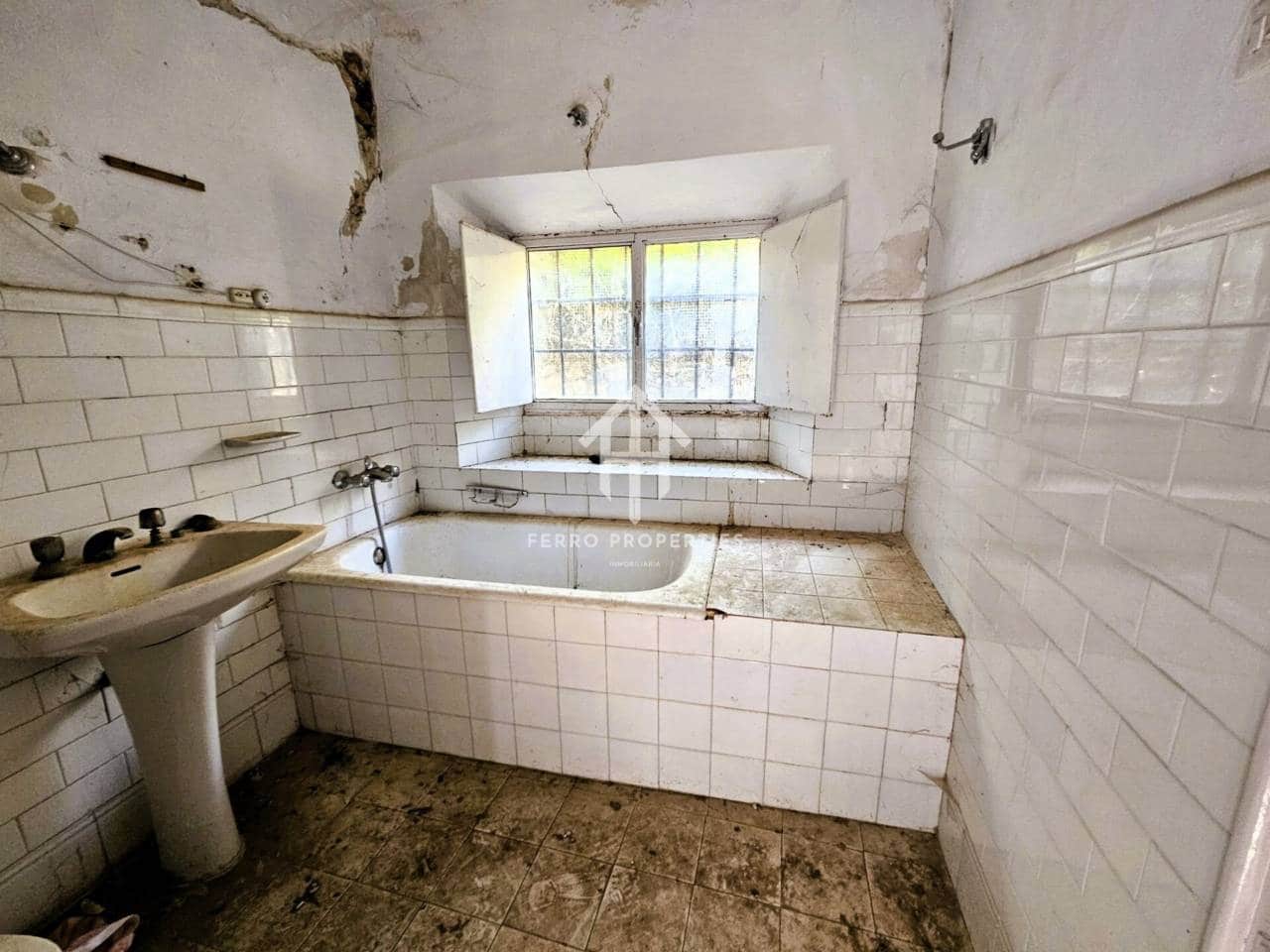 9 sypialnia Finka/Dom wiejski na sprzedaż w Loja - 78 900 € (Ref: 9152640)