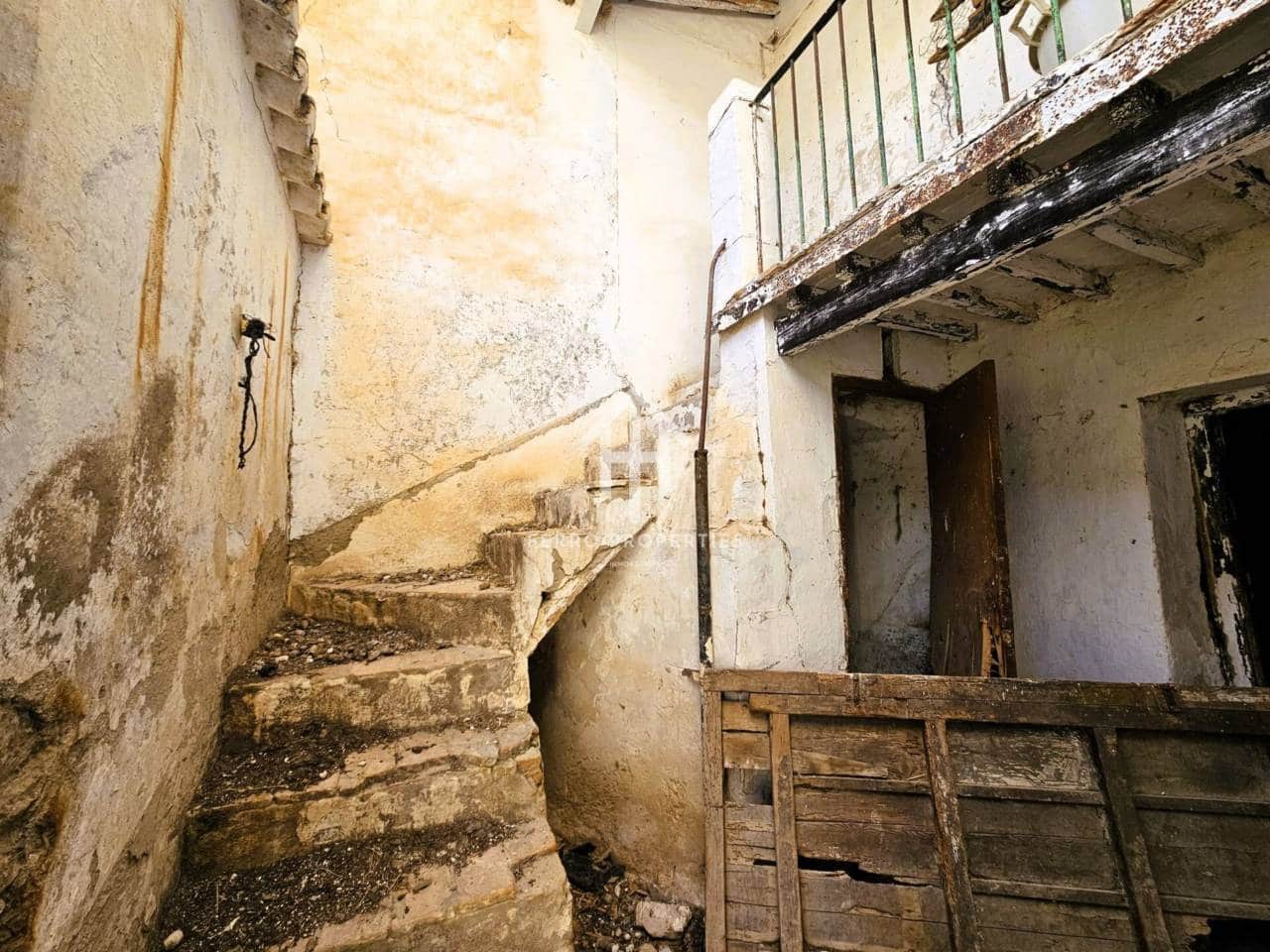 9 sypialnia Finka/Dom wiejski na sprzedaż w Loja - 78 900 € (Ref: 9152640)