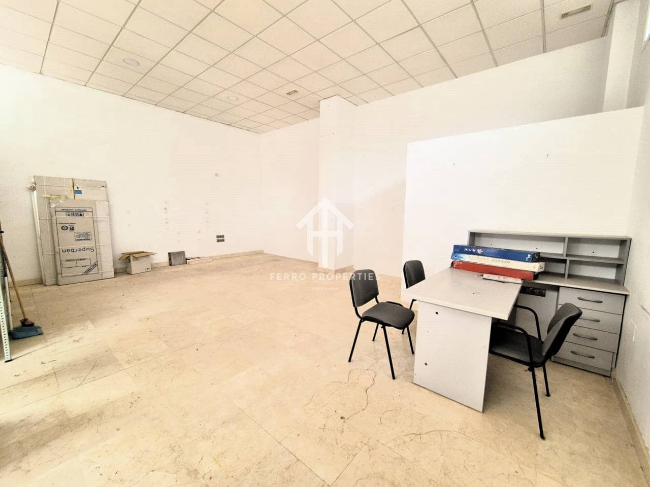 Erhverv til leje i Loja - € 400 (Ref: 9152647)