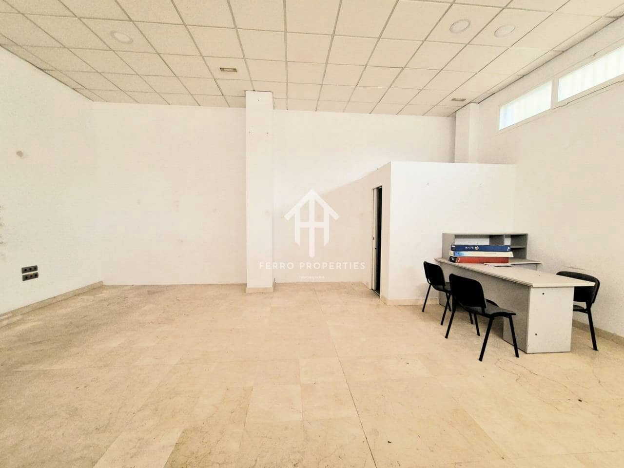 Erhverv til leje i Loja - € 400 (Ref: 9152647)