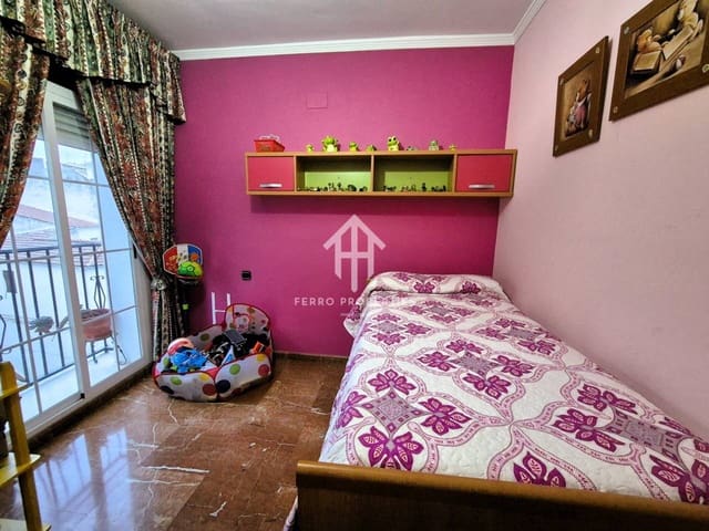 4 bedroom Flat for sale in Algarinejo - € 58,900 (Ref: 9152656)