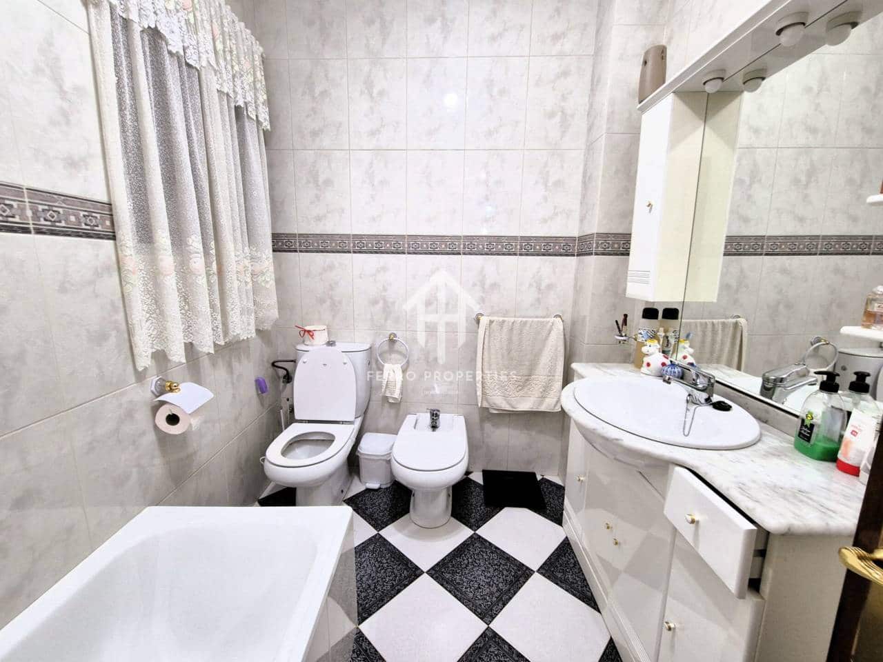 4 slaapkamer Flat te koop in Algarinejo - € 58.900 (Ref: 9152656)