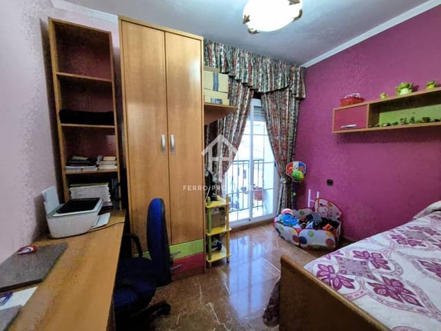 4 bedroom Flat for sale in Algarinejo - € 58,900 (Ref: 9152656)