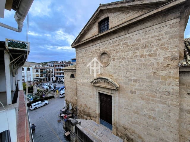 4 bedroom Flat for sale in Algarinejo - € 58,900 (Ref: 9152656)