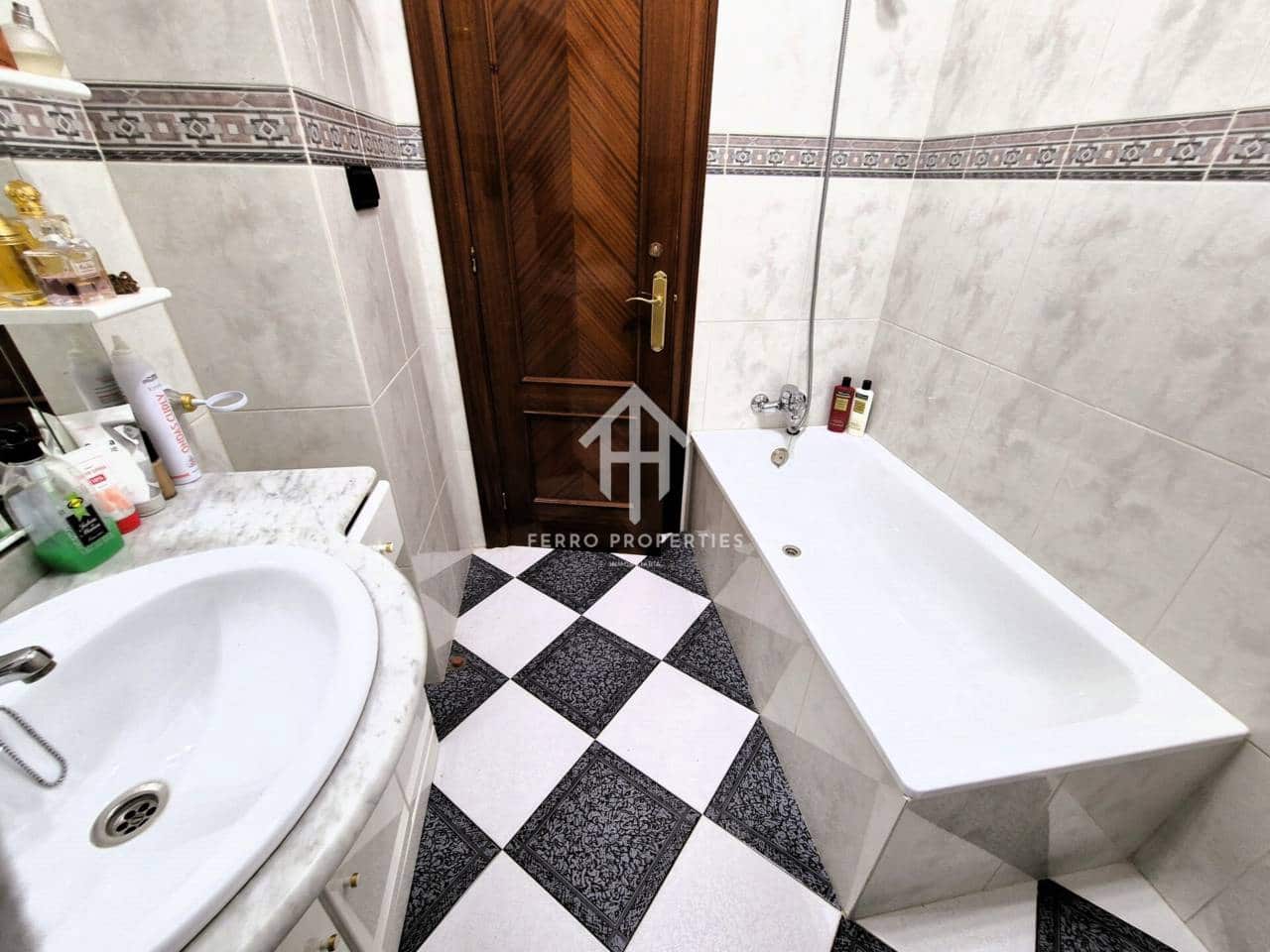 4 slaapkamer Flat te koop in Algarinejo - € 58.900 (Ref: 9152656)