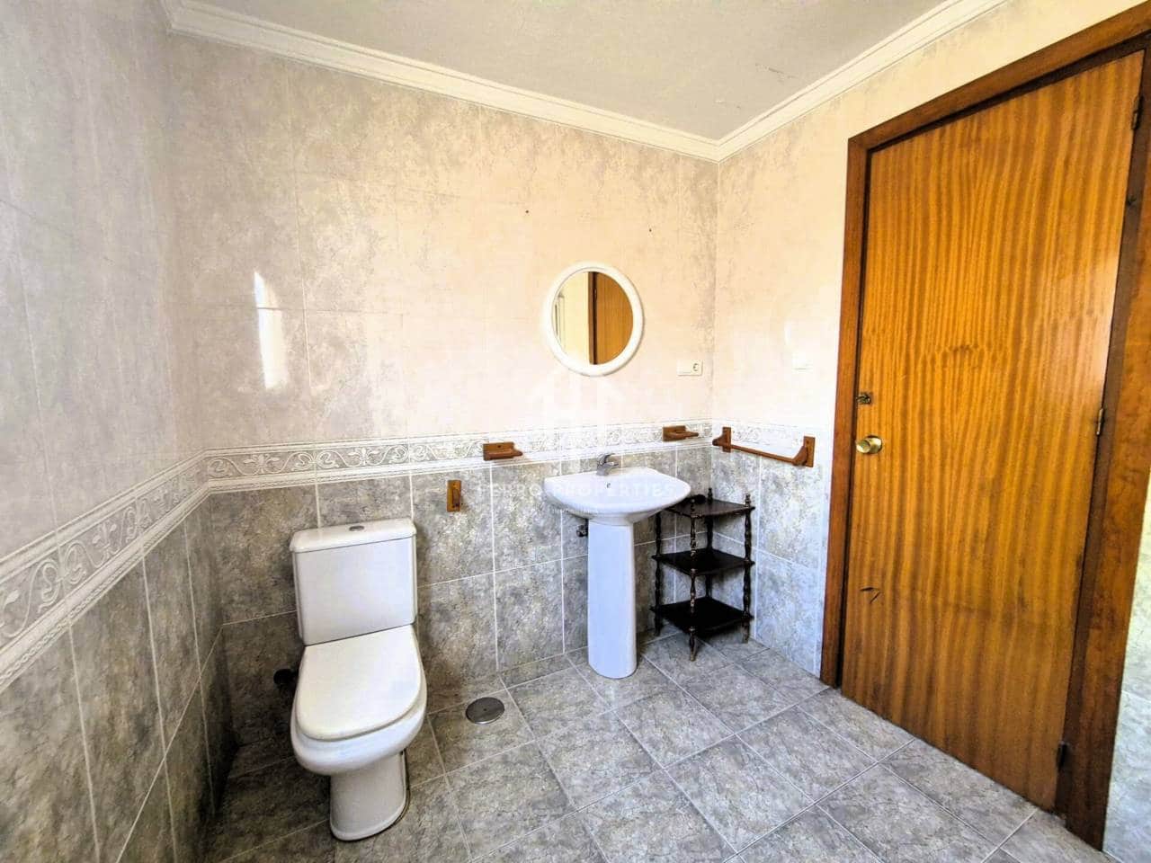 9 soverom Hus til salgs i Loja - € 149 900 (Ref: 9152660)