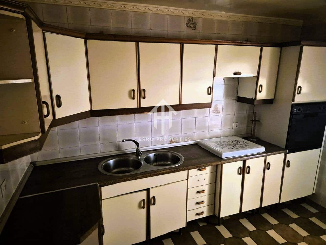 9 soverom Hus til salgs i Loja - € 149 900 (Ref: 9152660)