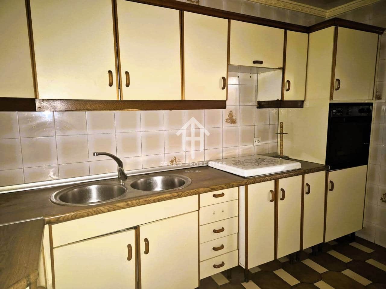 9 soverom Hus til salgs i Loja - € 149 900 (Ref: 9152660)