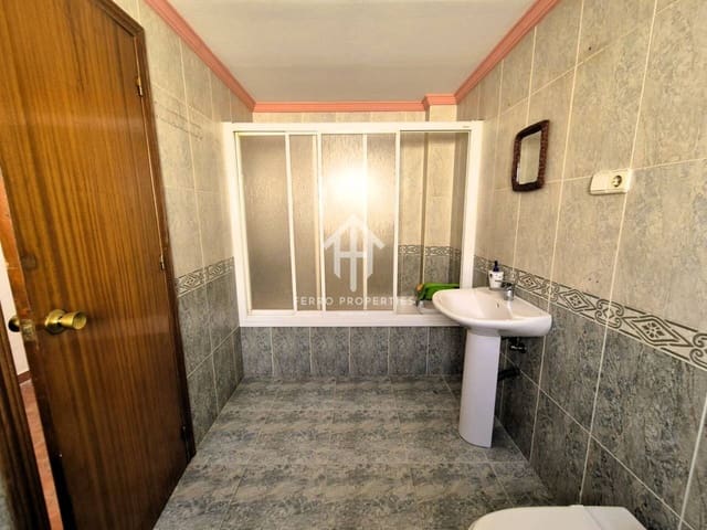 9 soveværelse Byhus til salg i Loja - € 149.900 (Ref: 9152660)