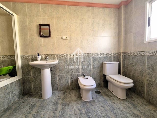 9 soverom Hus til salgs i Loja - € 149 900 (Ref: 9152660)