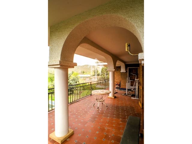 5 sypialnia Finka/Dom wiejski na sprzedaż w Loja z basenem garażem - 1 300 000 € (Ref: 9152675)