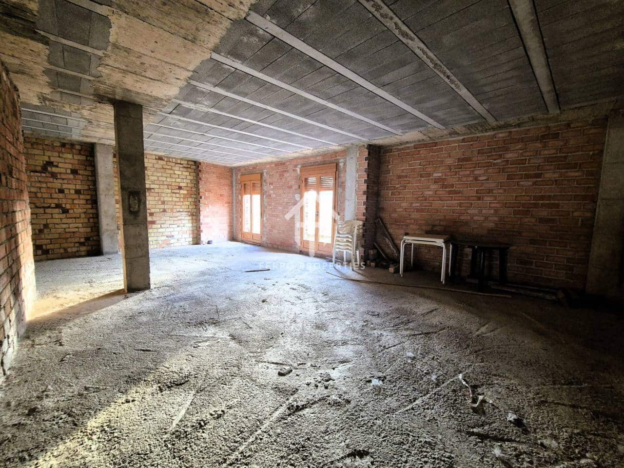 5 bedroom Flat for sale in Loja - € 80,000 (Ref: 9152676)