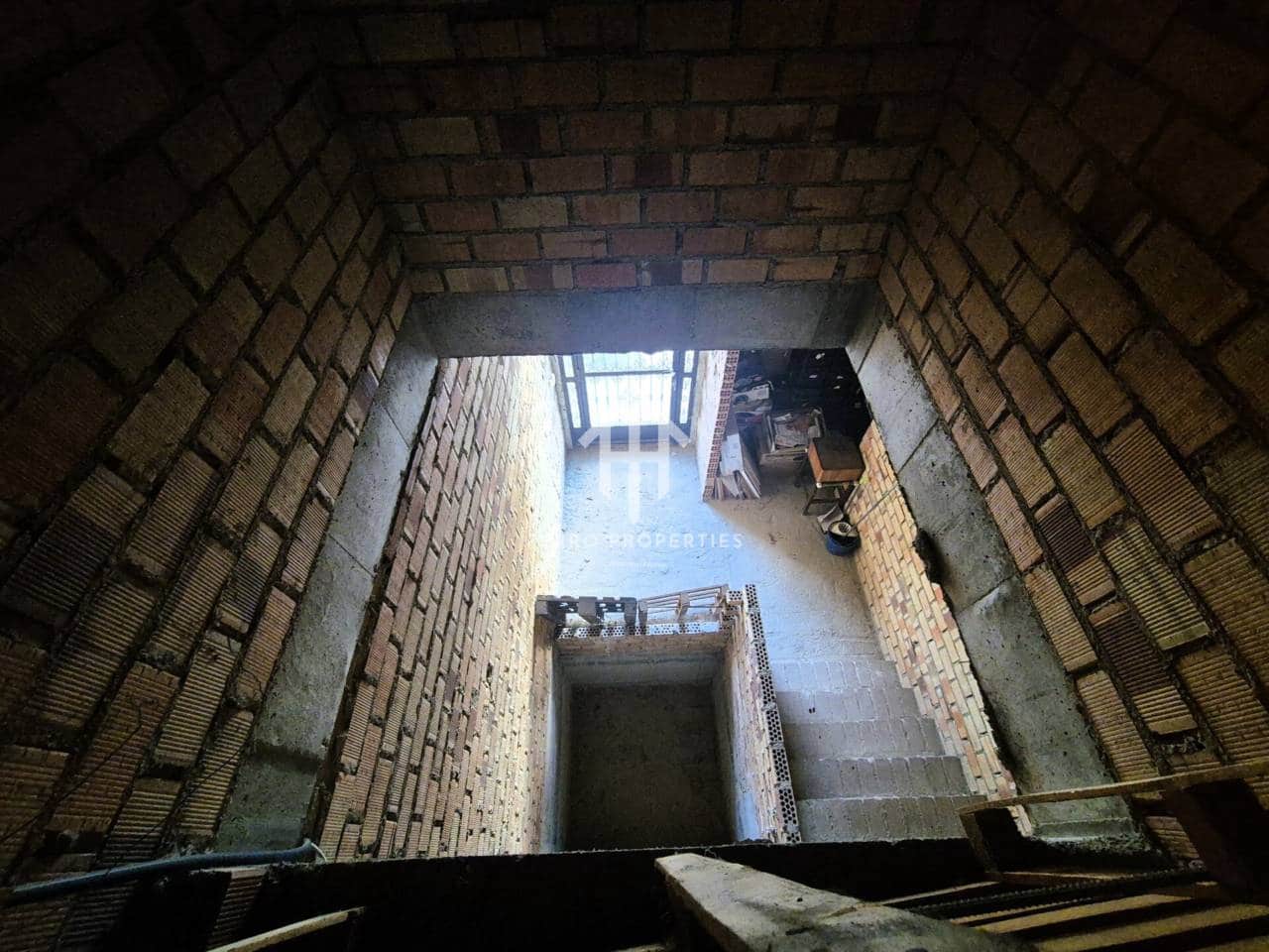 5 bedroom Flat for sale in Loja - € 80,000 (Ref: 9152676)