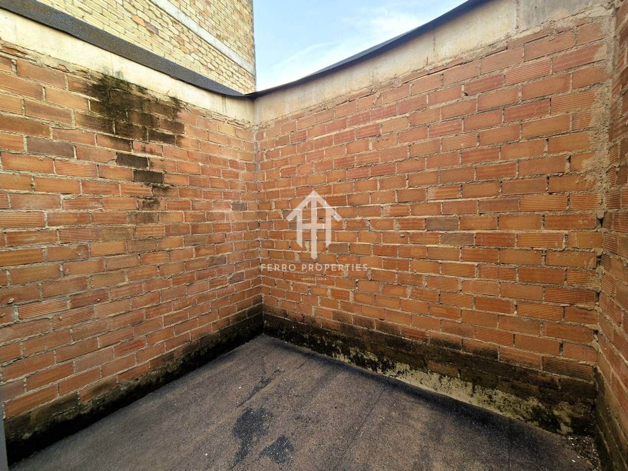 5 bedroom Flat for sale in Loja - € 80,000 (Ref: 9152676)