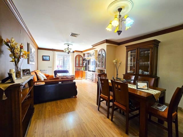 7 chambre Maison de Ville à vendre à Loja avec garage - 224 900 € (Ref: 9200197)